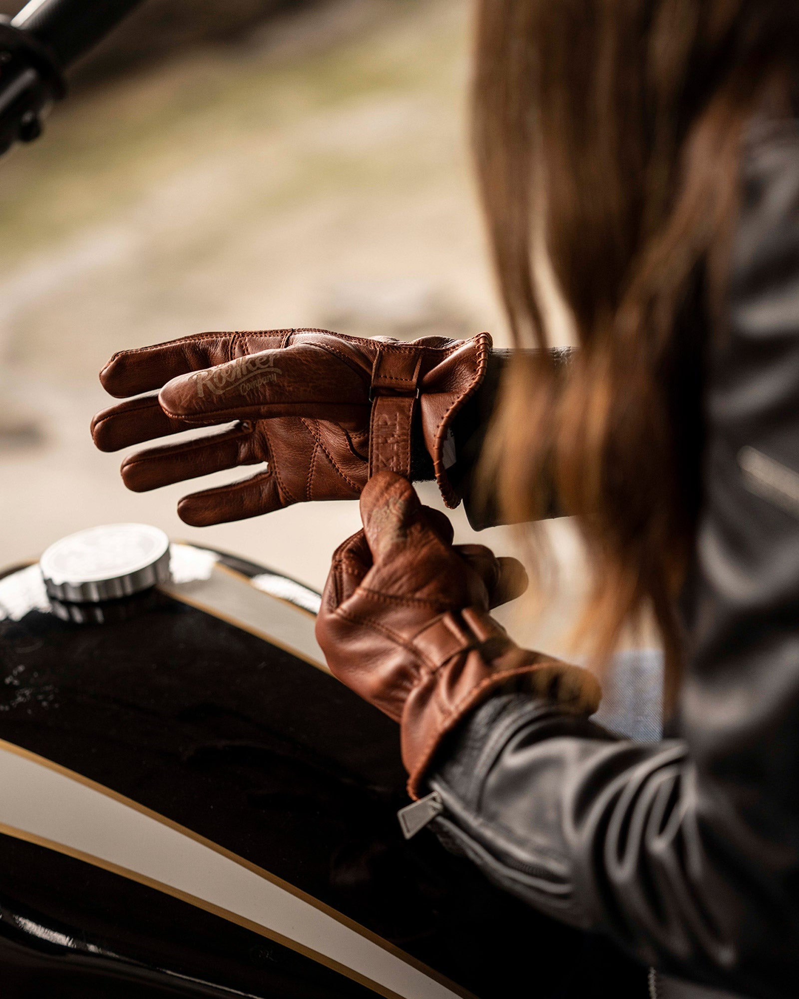 Glove Tattoo Bird Cognac